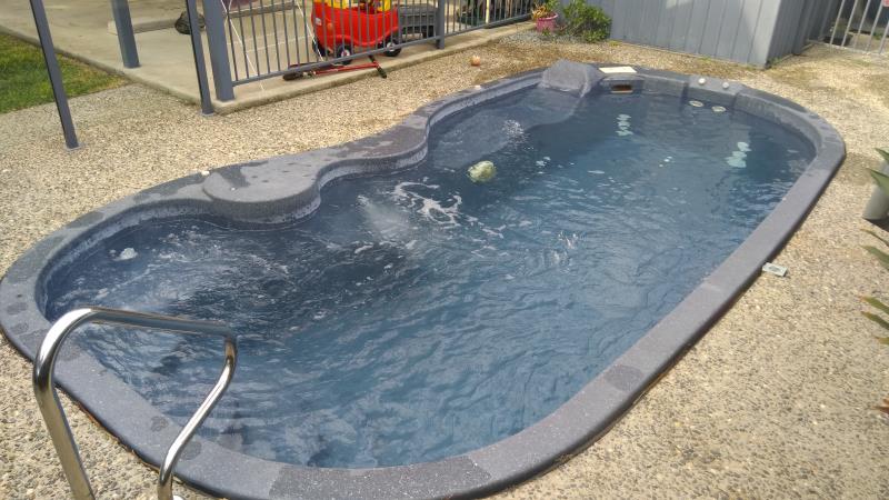 pool cleaner Runaway Bay