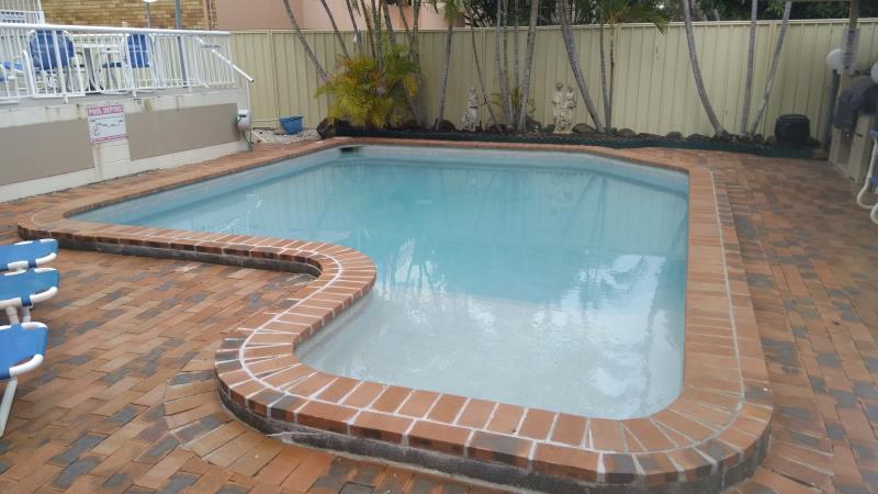 pool cleaner Surfers Paradise