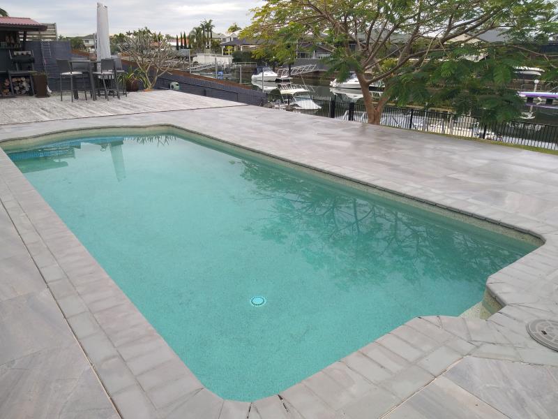 pool cleaner Runaway Bay