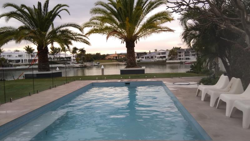 pool cleaner Broadbeach Waters