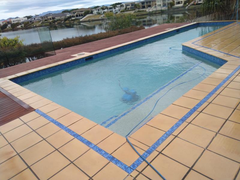 mobile pool cleaner Benowa