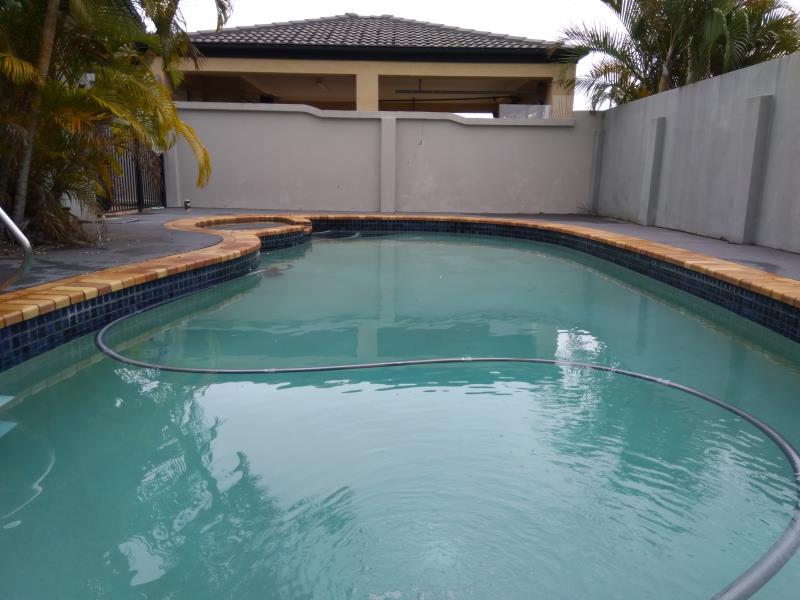pool services Broadbeach Waters
