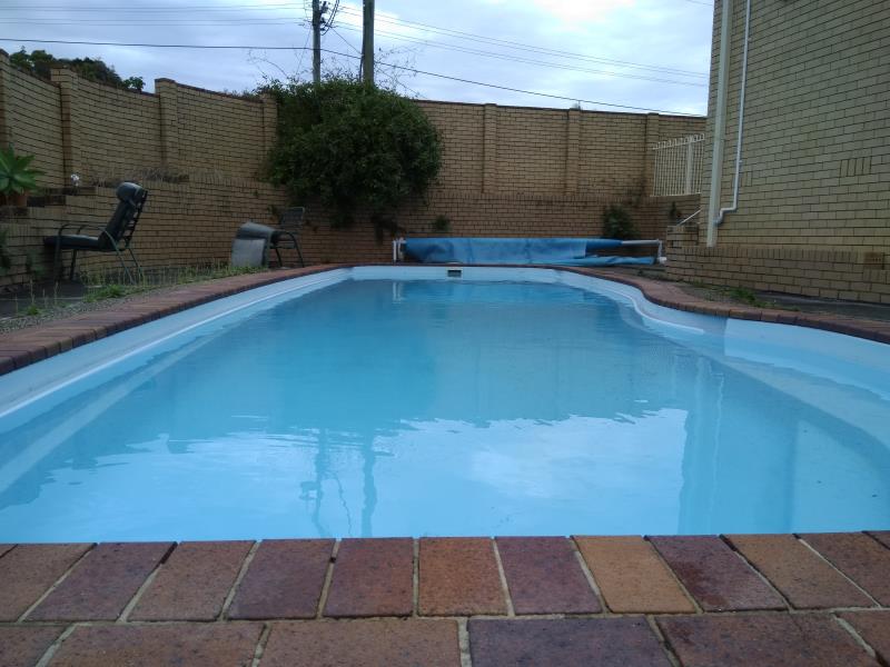 pool cleaners Ashmore