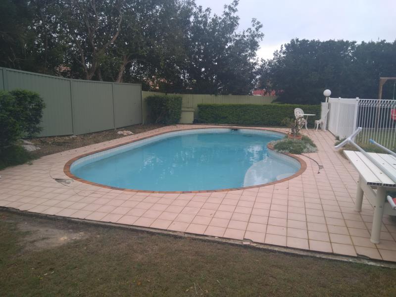 pool cleaners Arundel