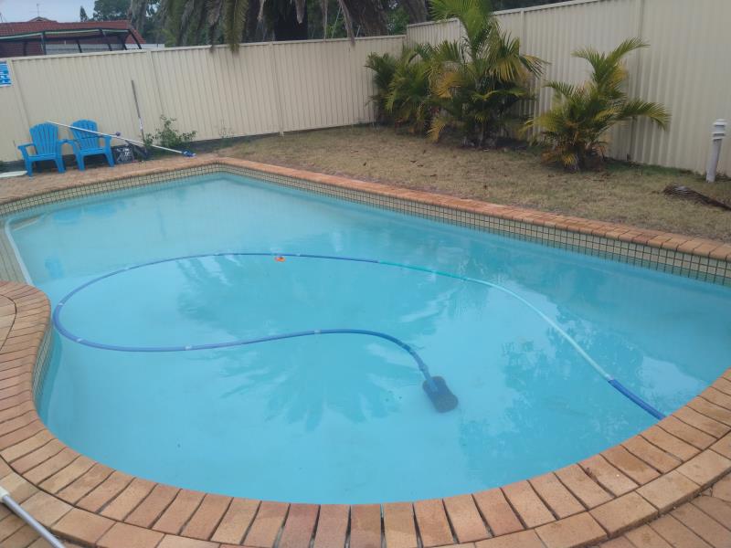 pool cleaner Runaway Bay