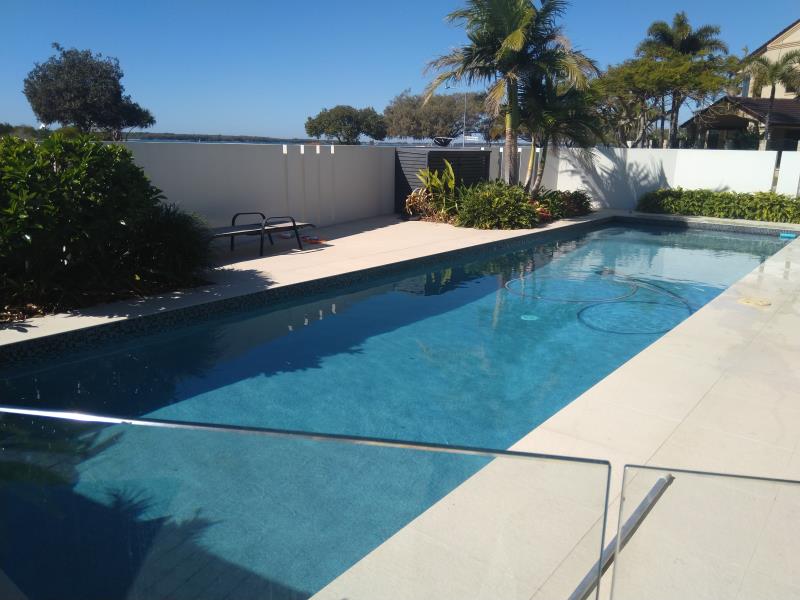 pool services Runaway Bay