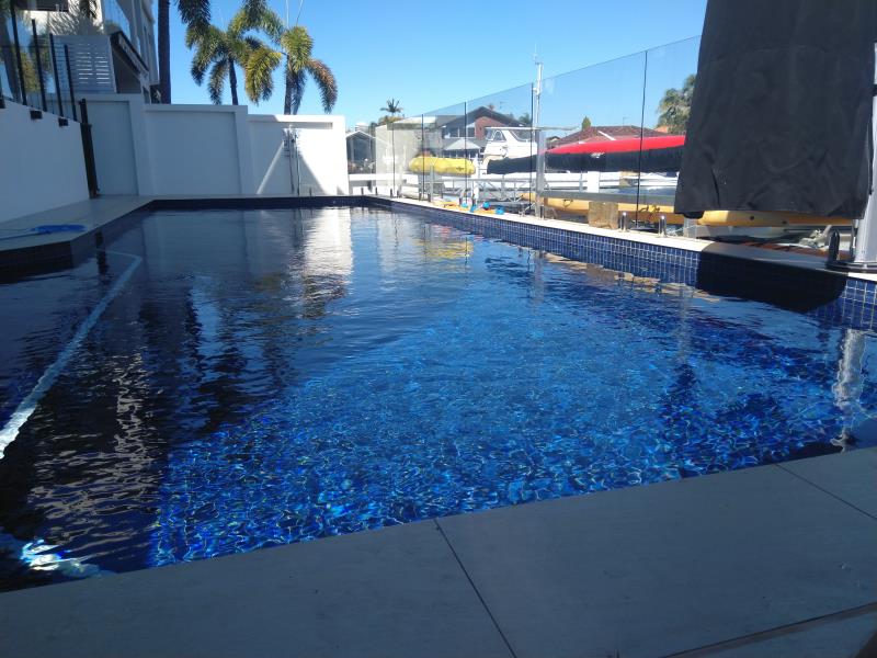 pool cleaner Runaway Bay