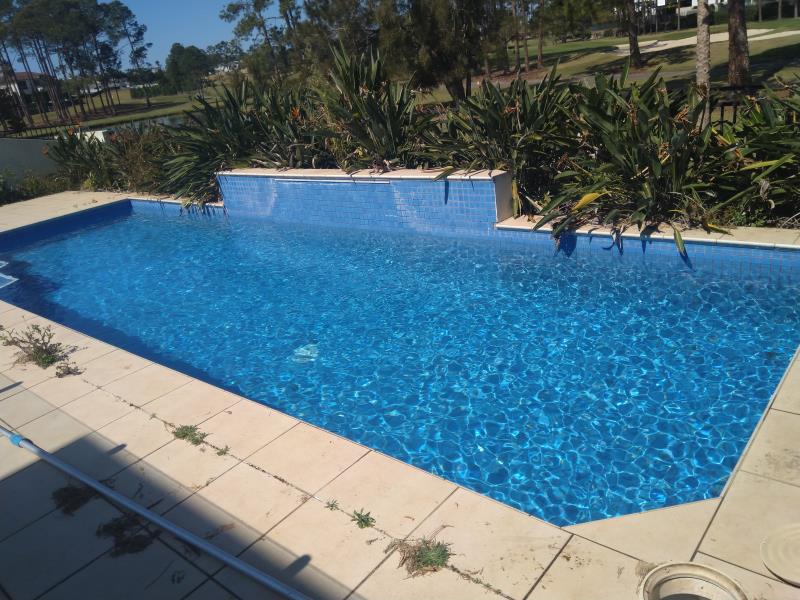 pool cleaner Hope Island