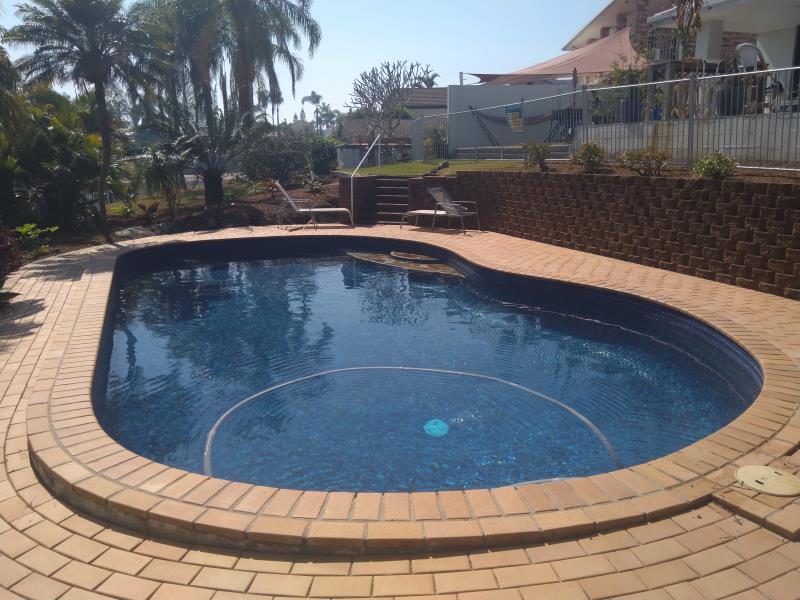 pool cleaners Benowa