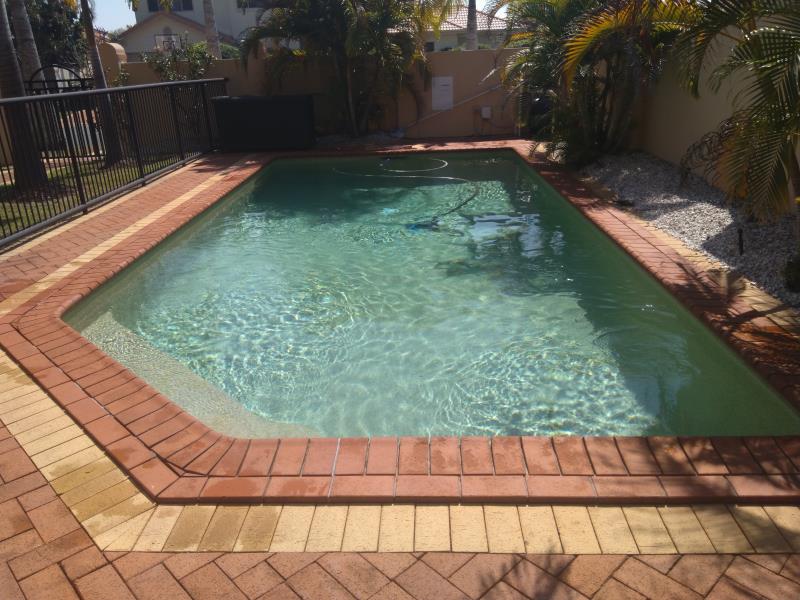 pool cleaner Benowa