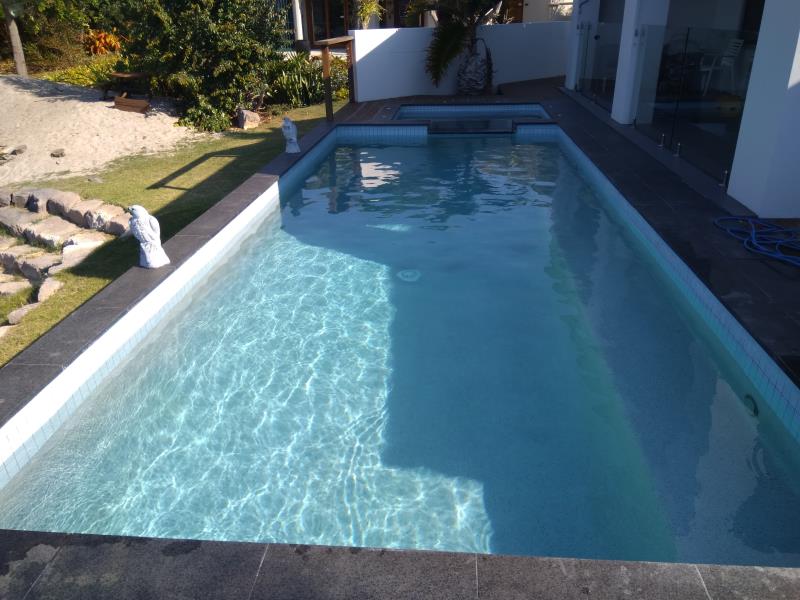 pool cleaners Broadbeach Waters