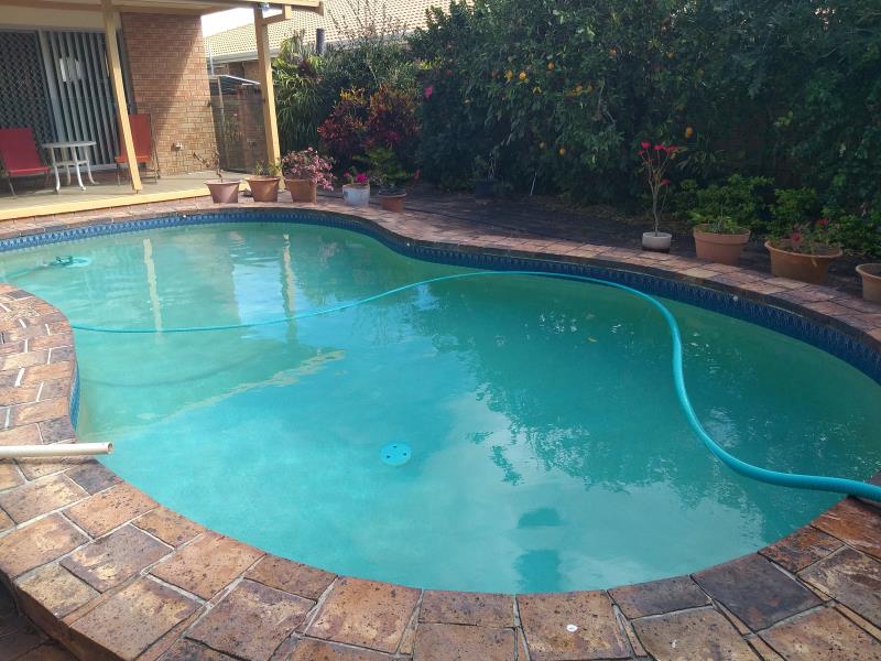 pool cleaner Broadbeach Waters