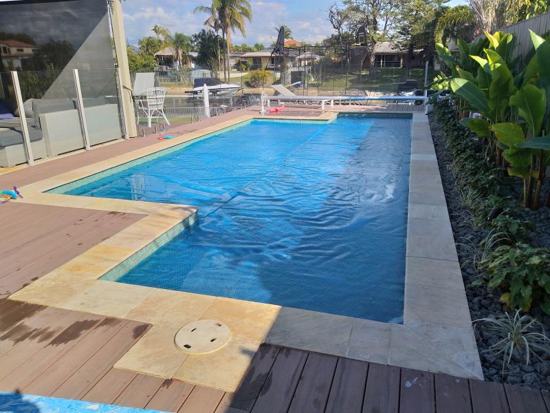 pool cleaner Broadbeach Waters
