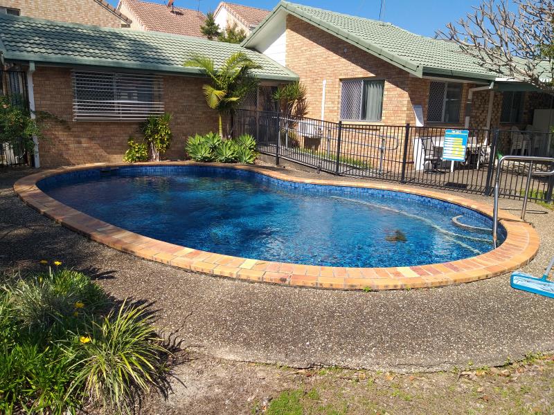 pool cleaner Southport