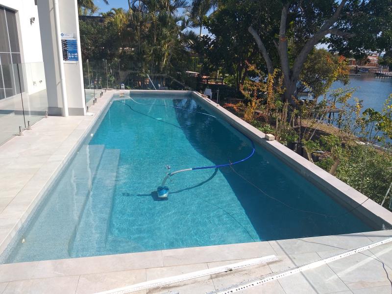pool cleaner Broadbeach Waters