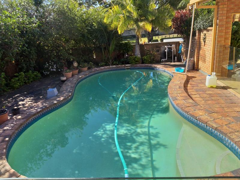 pool services Broadbeach Waters