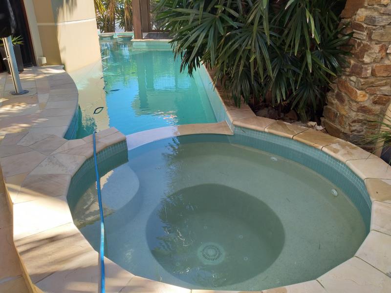 pool cleaner Paradise Point