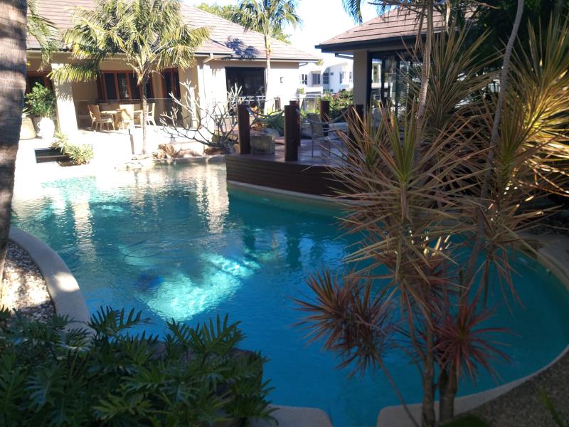 pool cleaner Paradise Point
