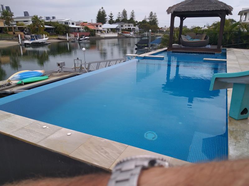 pool cleaner Broadbeach Waters