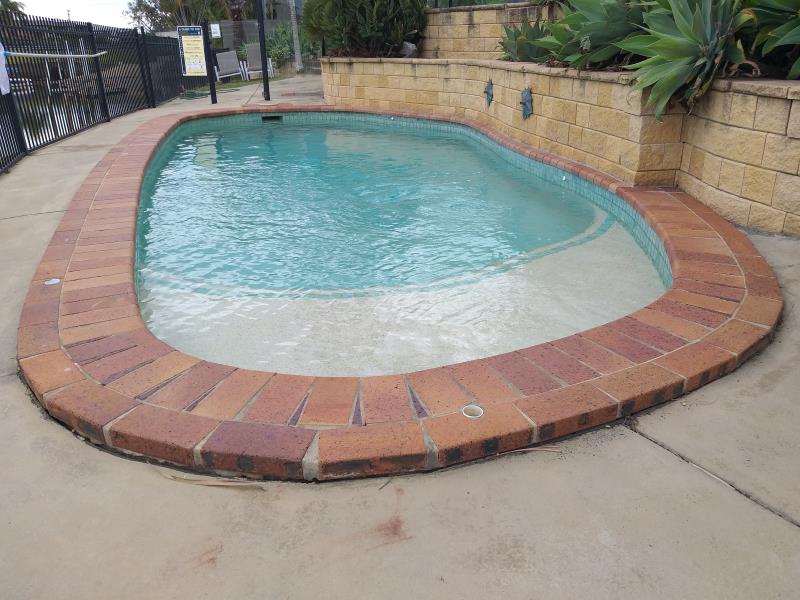 mobile pool cleaner Broadbeach Waters