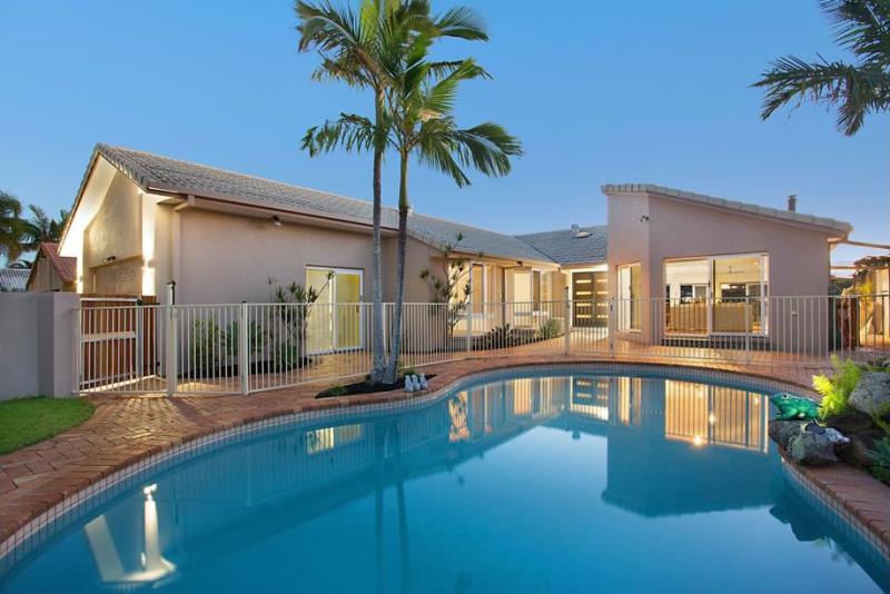 pool cleaner Runaway Bay