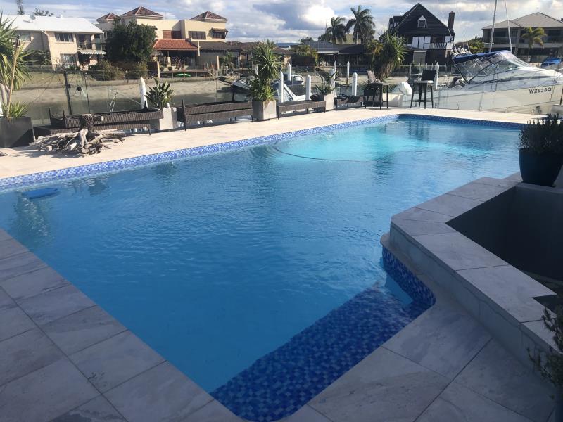 pool cleaner Runaway Bay