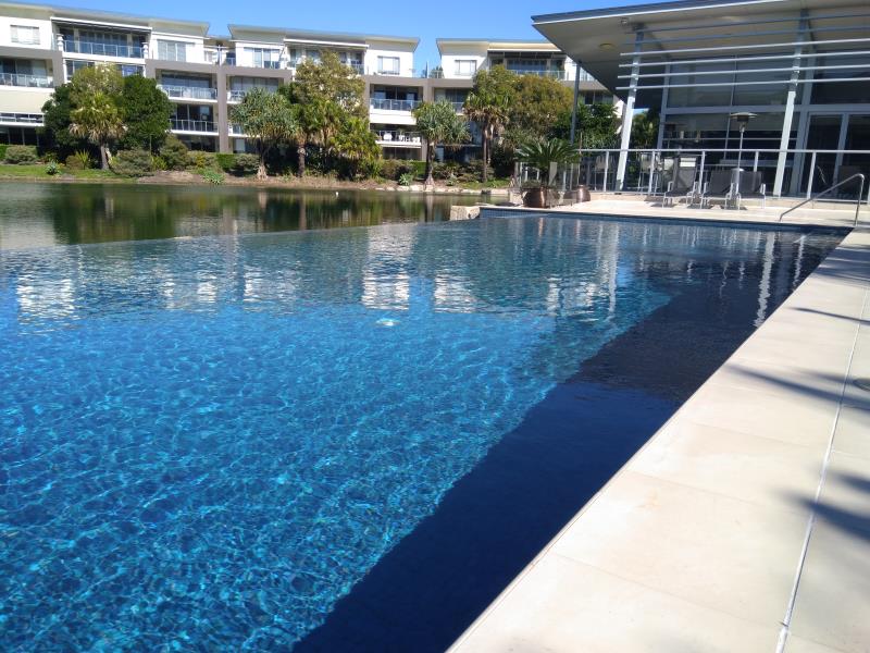 pool cleaner Hope Island