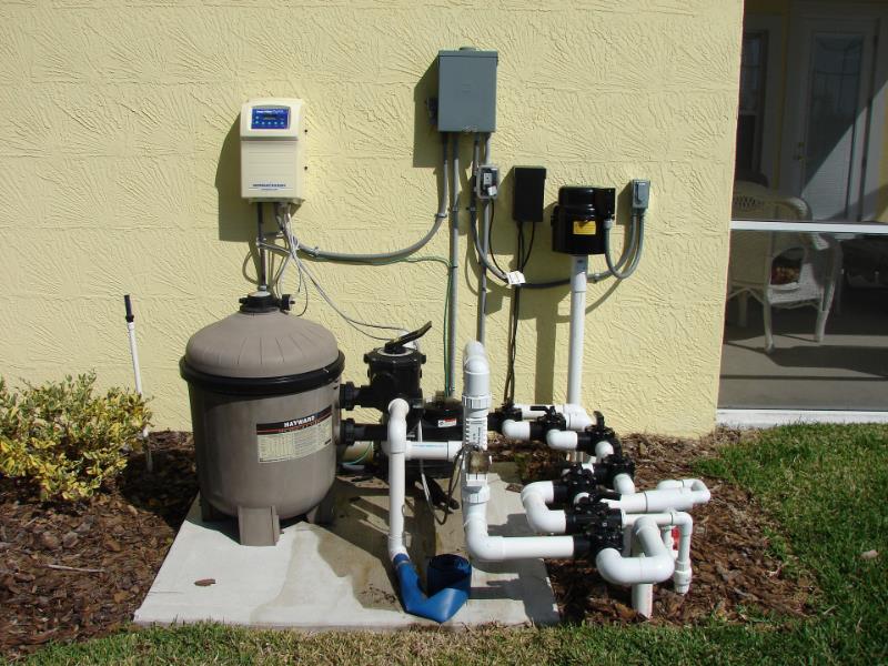 An external pool filter used to clean pool water