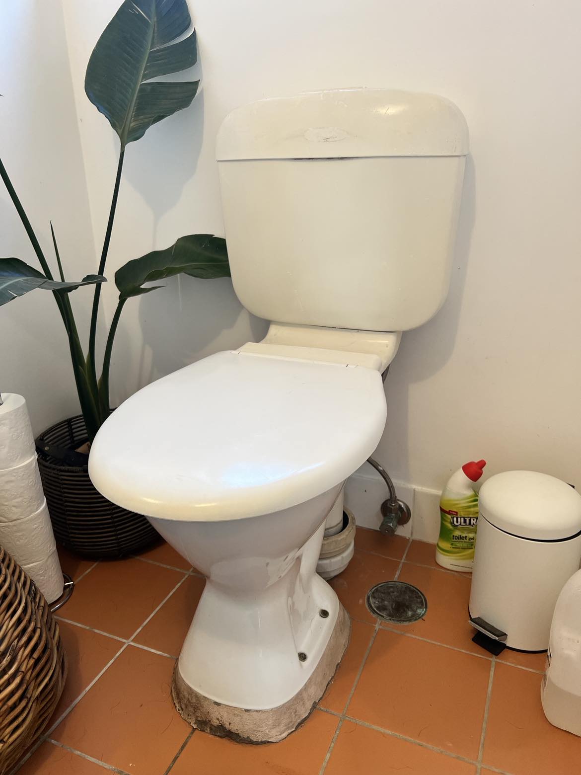 Replace toilet cistern